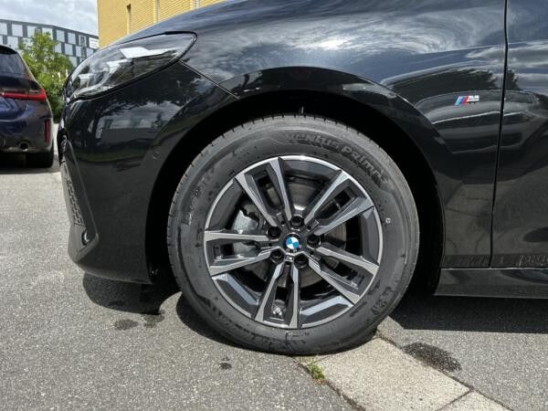 BMW 218 Active Tourer M Sportpaket - Anhängerkupplung - Komfortzugang - Adaptives M Fahrwerk