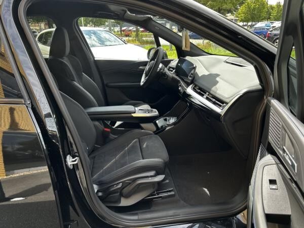 BMW 218 Active Tourer M Sportpaket - Anhängerkupplung - Komfortzugang - Adaptives M Fahrwerk