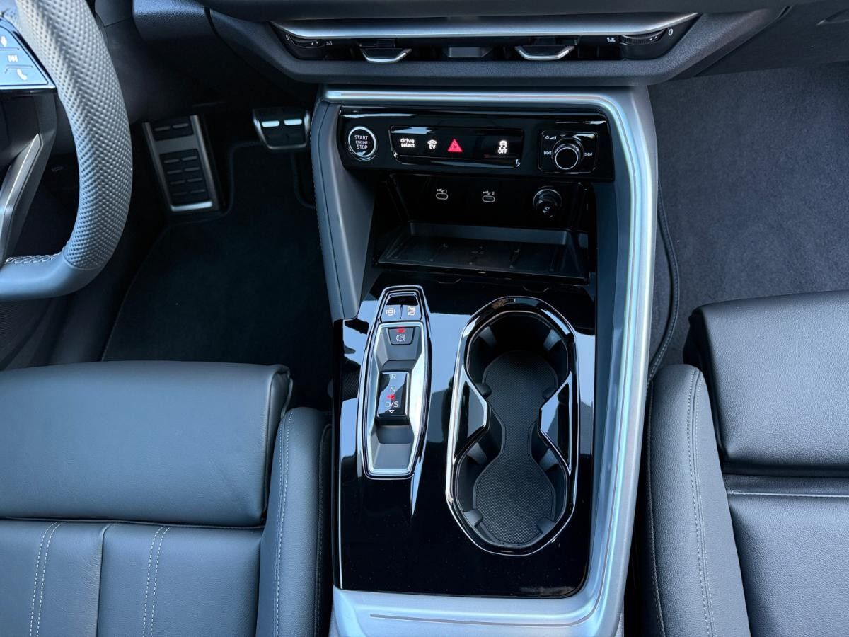 Audi Q5 SUV e-hybrid quattro Audi Q5 SUV e-hybrid quattro