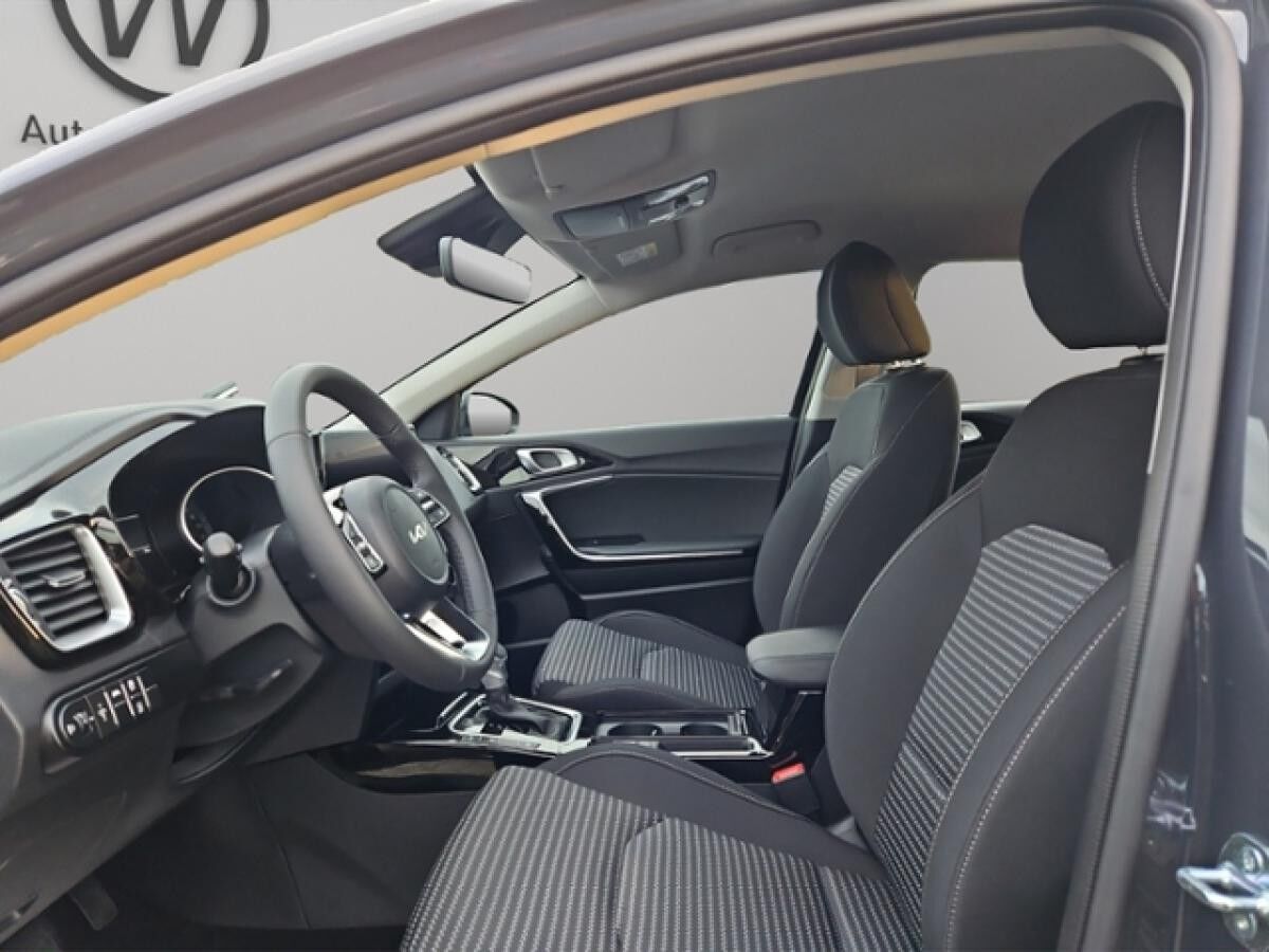 Kia Ceed 1,5 T-GDI DCT Vision Klimaaut ACC Navi SHZ