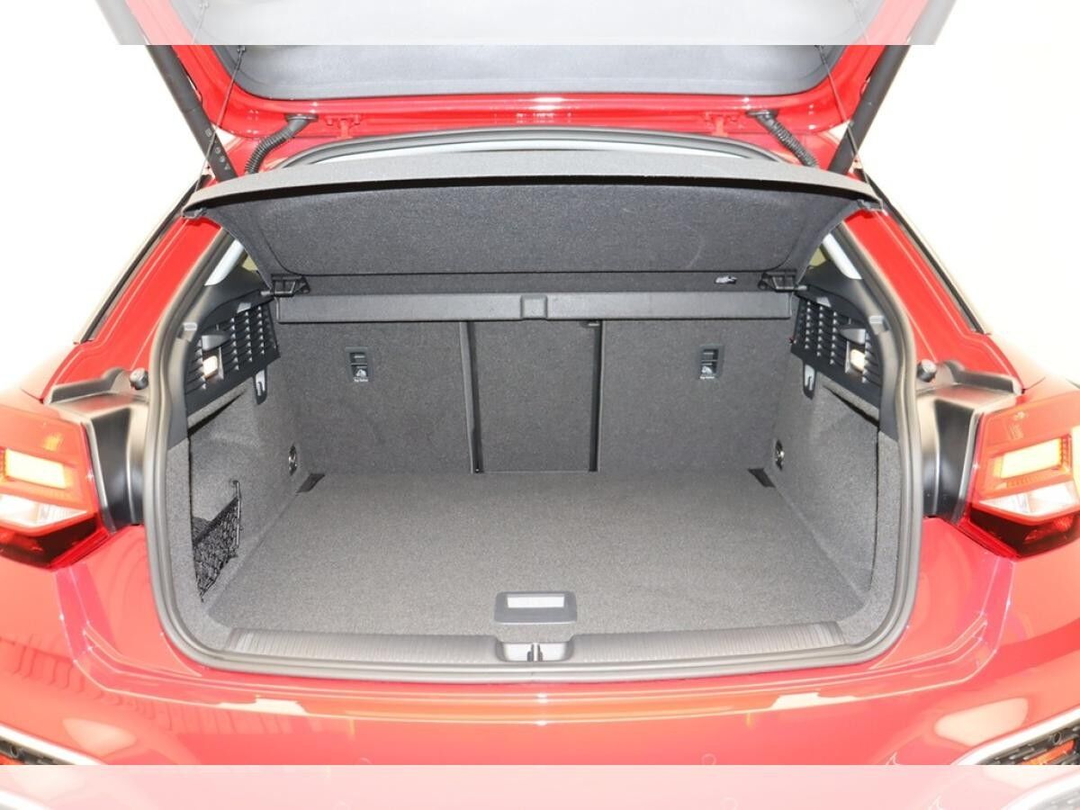 Audi Q2 35 TDI . Virt.Cockpit LED AHK