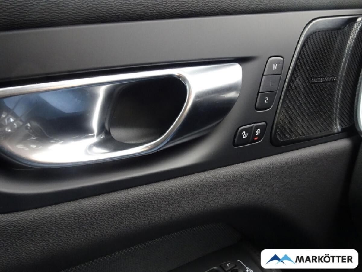 Volvo XC60 B5 AWD Plus Black Edition/AHK/FHZ/360°CAM