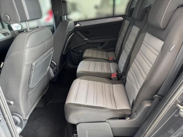 Volkswagen Touran R-Line 2,0 TDI DSG*NAV*STZHZG*AHK*ACC*KEYLESS*