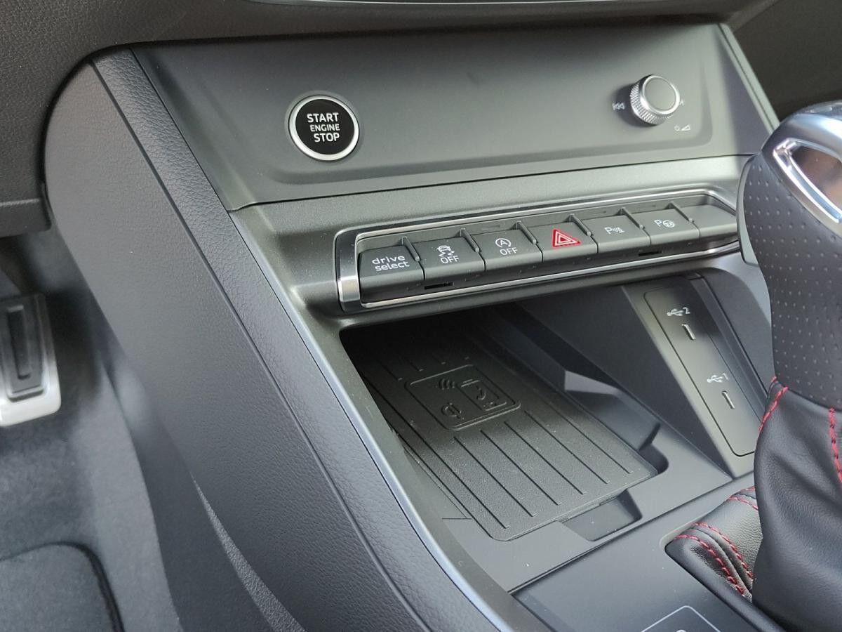 Audi Q3 40 TDI QUATTRO+S-LINE+AHK+NAVI+KAMERA+LED