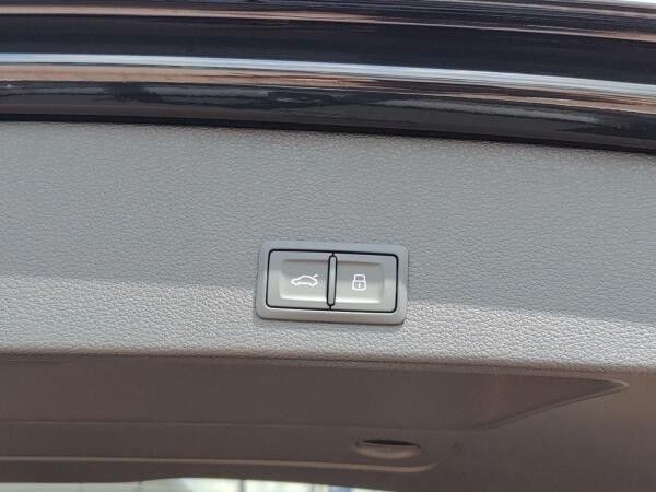 Audi Q2 35 TDI S-LINE+MATRIX+KAMERA+AHK+GRA+KEYLESS