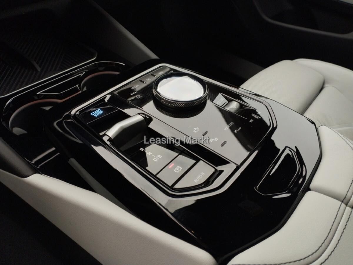 BMW i5 xDrive40 Touring M Sport / NP= 99.150,- / AHK