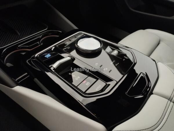 BMW i5 xDrive40 Touring M Sport / NP= 99.150,- / AHK