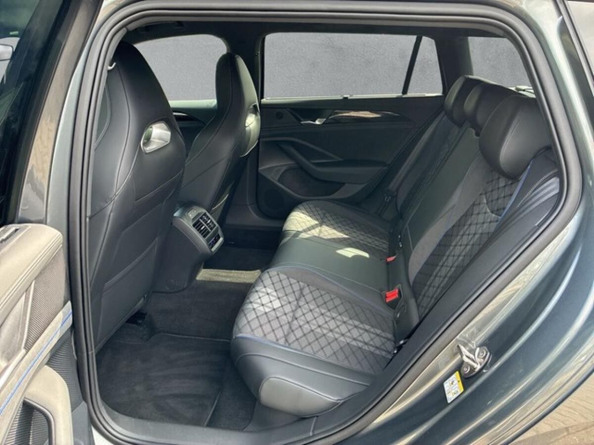 Volkswagen Passat Variant 1,5 TSI eHybrid R-Line AHK+NAVI+