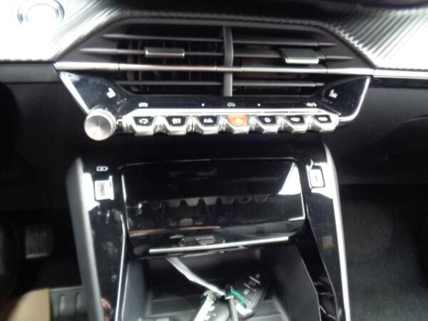 Peugeot 2008 Hybrid 145 e-DSC Allure Navi Allwetterreifen