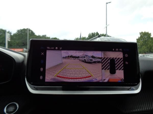 Peugeot 2008 Hybrid 145 e-DSC Allure Navi Kamera Sitzhz