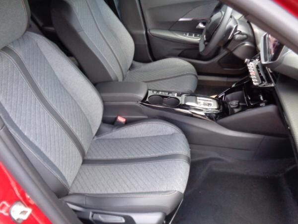 Peugeot 2008 PureTech 130 EAT8 Allure (U)
