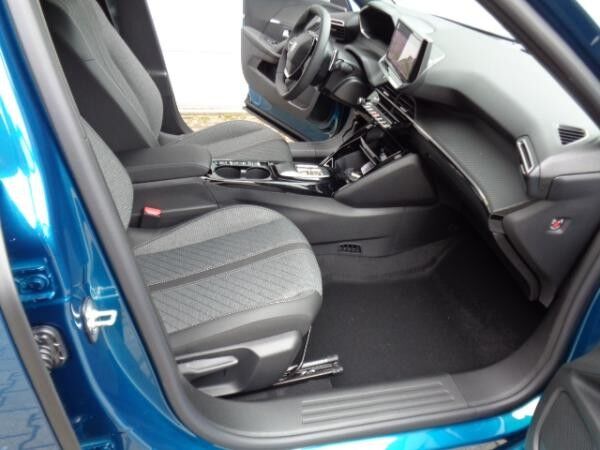 Peugeot 2008 Hybrid 145 e-DSC Allure Navi Allwetterreifen