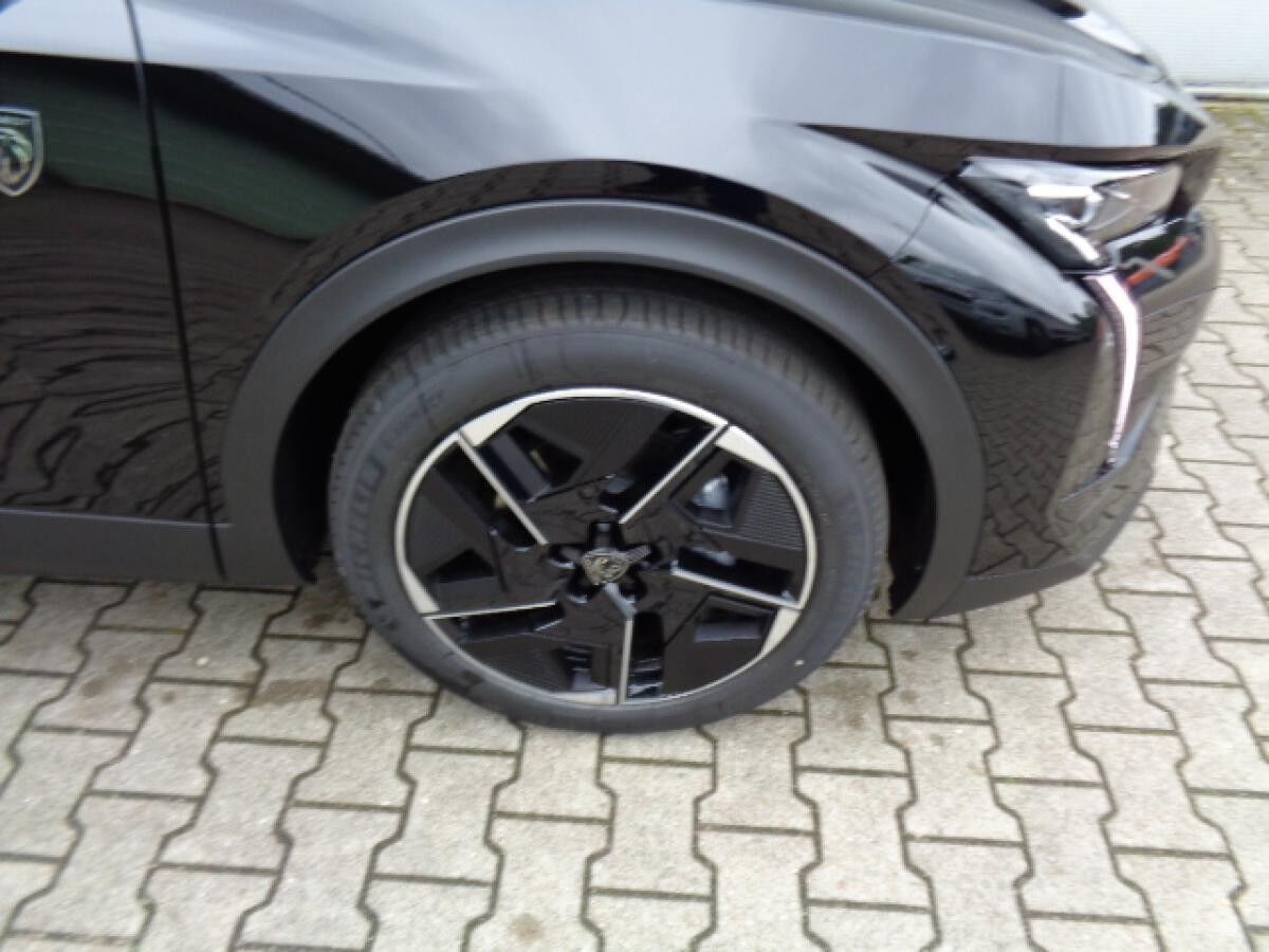 Peugeot 408 HYBRID 145 e-DSC6 GT E- Sitze Alcantara