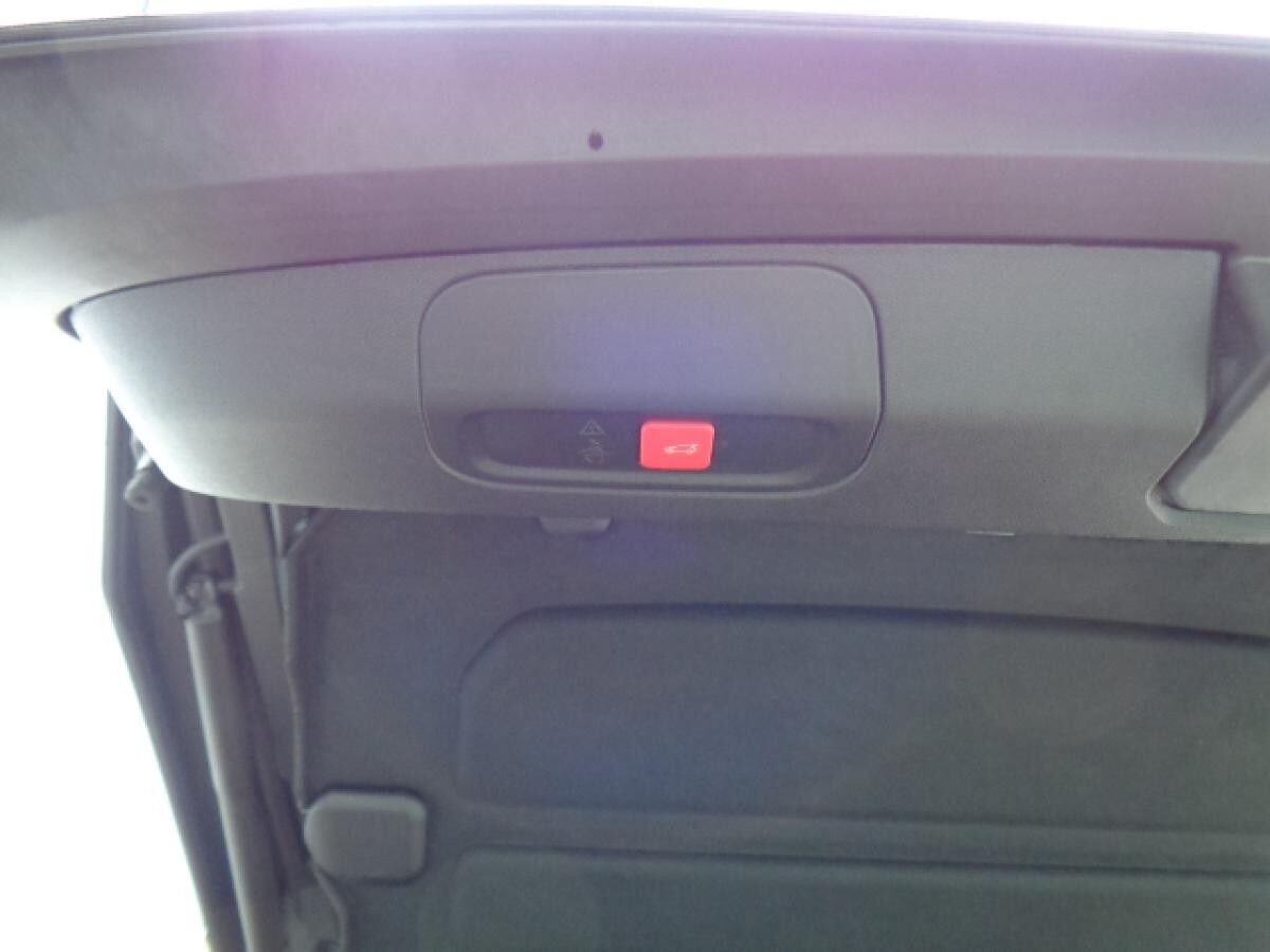 Peugeot 408 HYBRID 145 e-DSC6 GT E- Sitze Alcantara