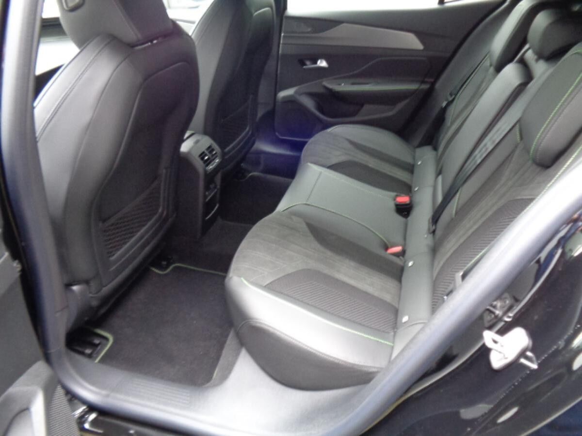 Peugeot 408 HYBRID 145 e-DSC6 GT E- Sitze Alcantara