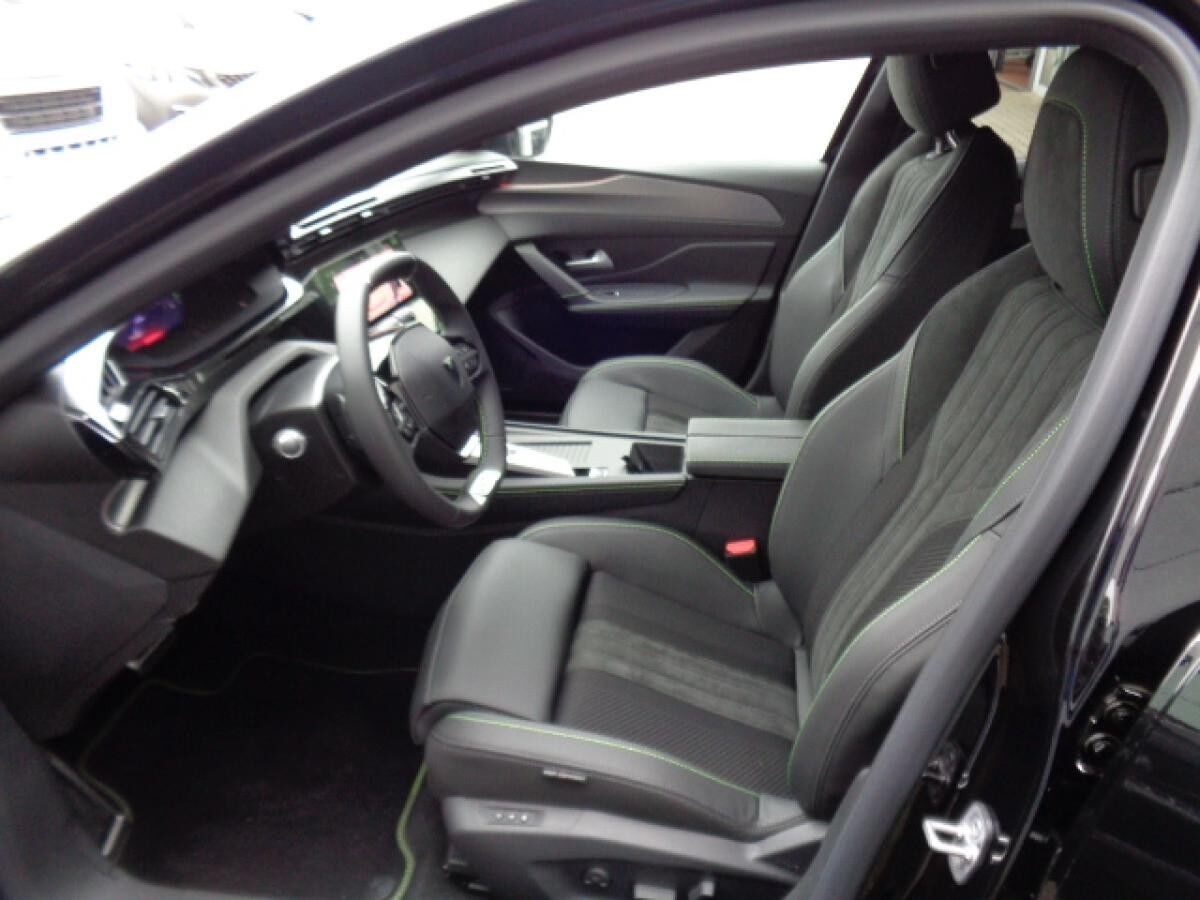 Peugeot 408 HYBRID 145 e-DSC6 GT E- Sitze Alcantara