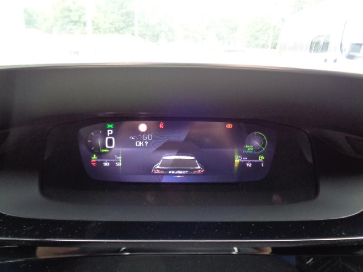 Peugeot 408 HYBRID 145 e-DSC6 GT E- Sitze Alcantara