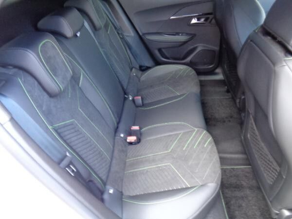 Peugeot 2008 Hybrid 145 e-DSC GT Navi Alcantara