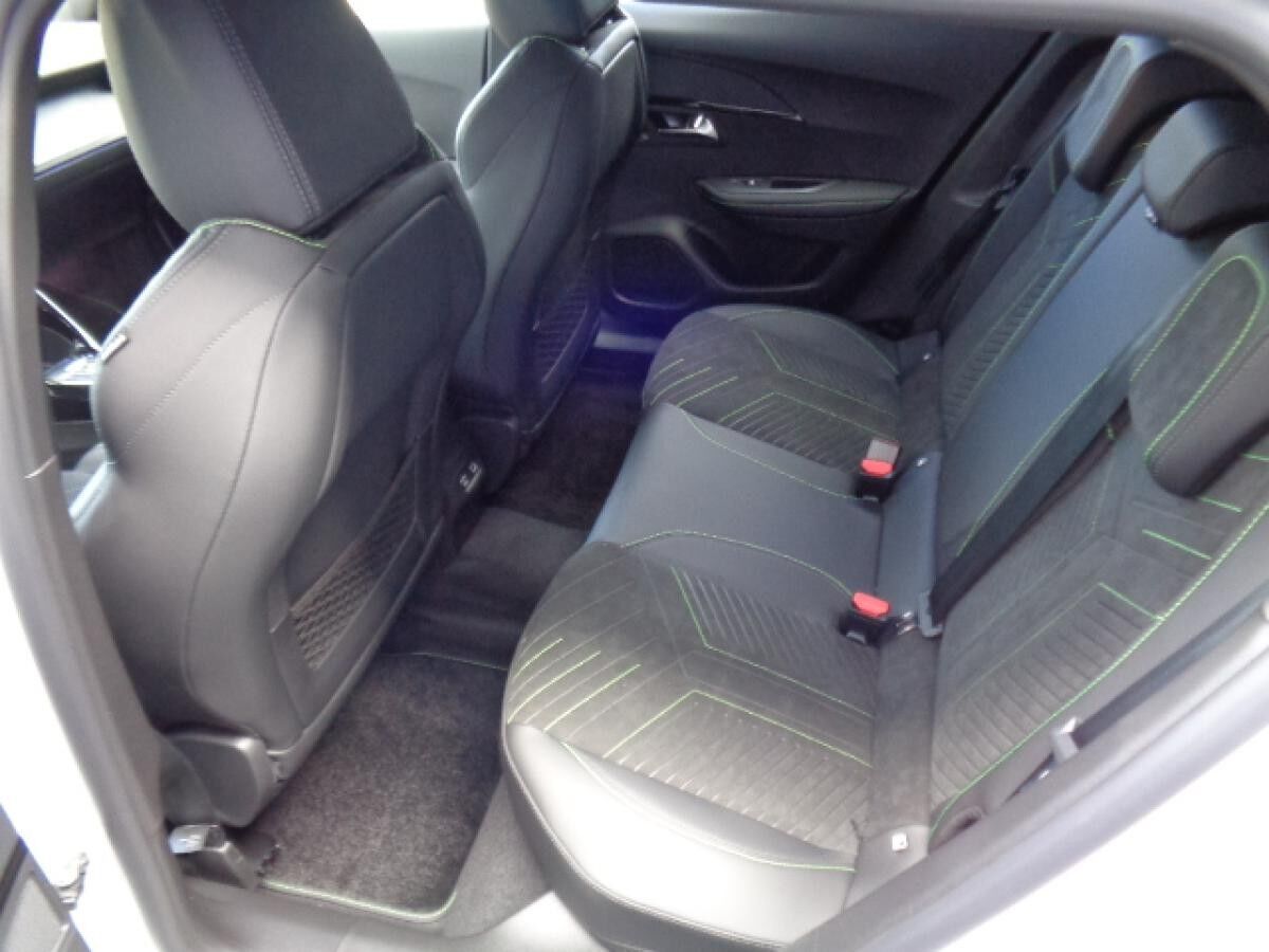 Peugeot 2008 Hybrid 145 e-DSC GT Navi Alcantara