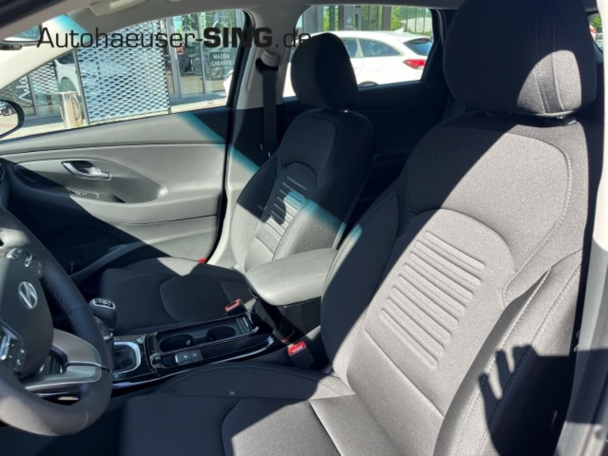 Hyundai i30 LED Kamera Digitales Cockpit PDCv+h NAV