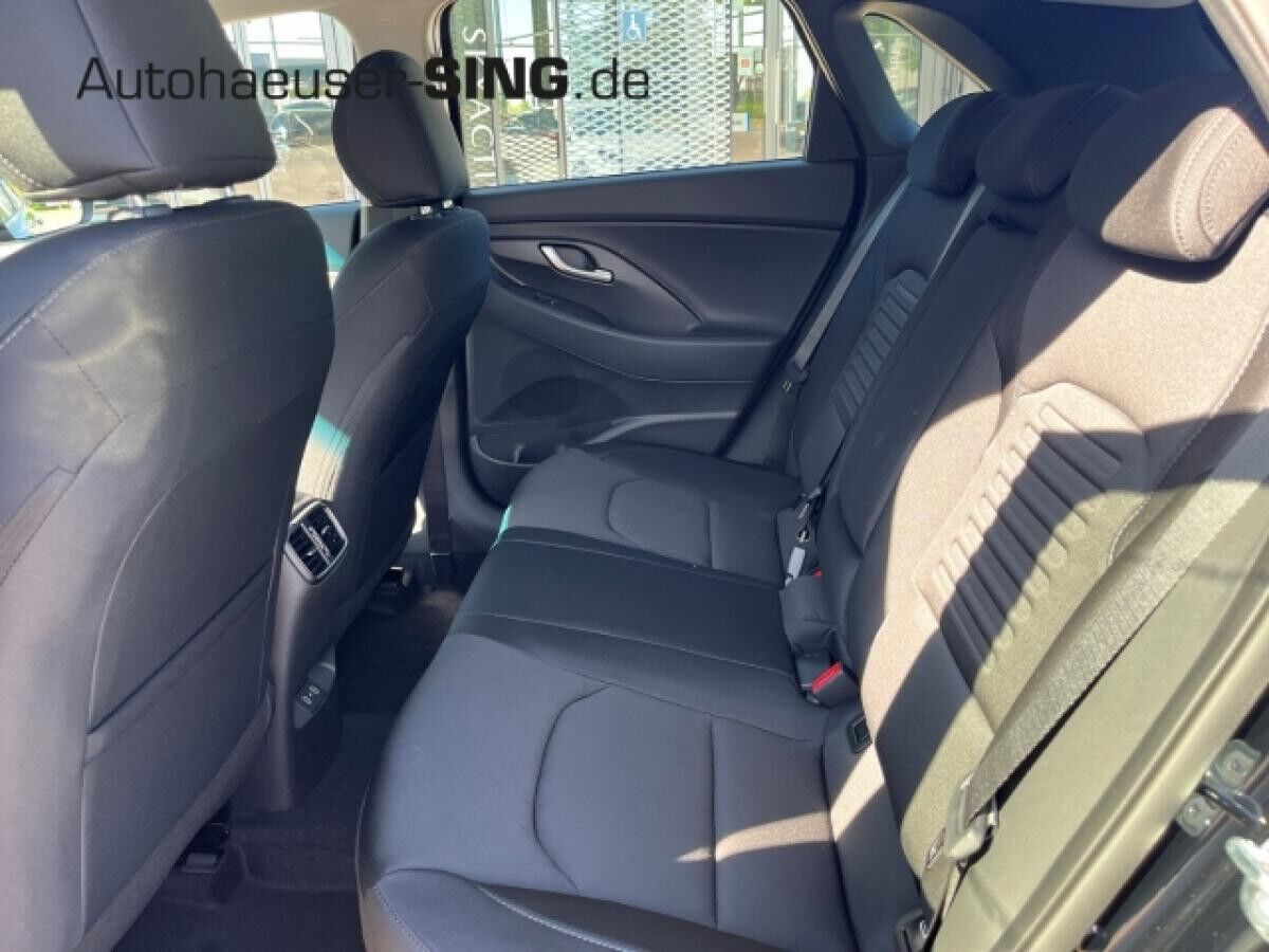 Hyundai i30 LED Kamera Digitales Cockpit PDCv+h NAV