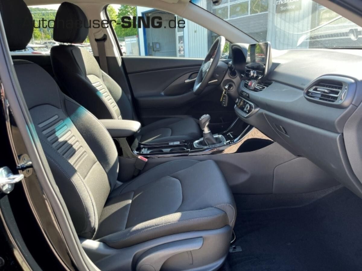 Hyundai i30 LED Kamera Digitales Cockpit PDCv+h NAV