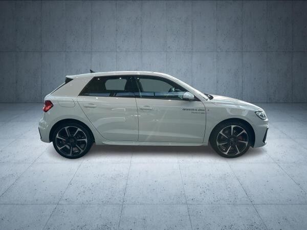 Audi A1 Sportback S-line TFSI ⇒ 207PS ⇒ Ambiente-Lichtpaket ⇒ Optikpaket Schwarz ⇒ SONOS Soundsystem
