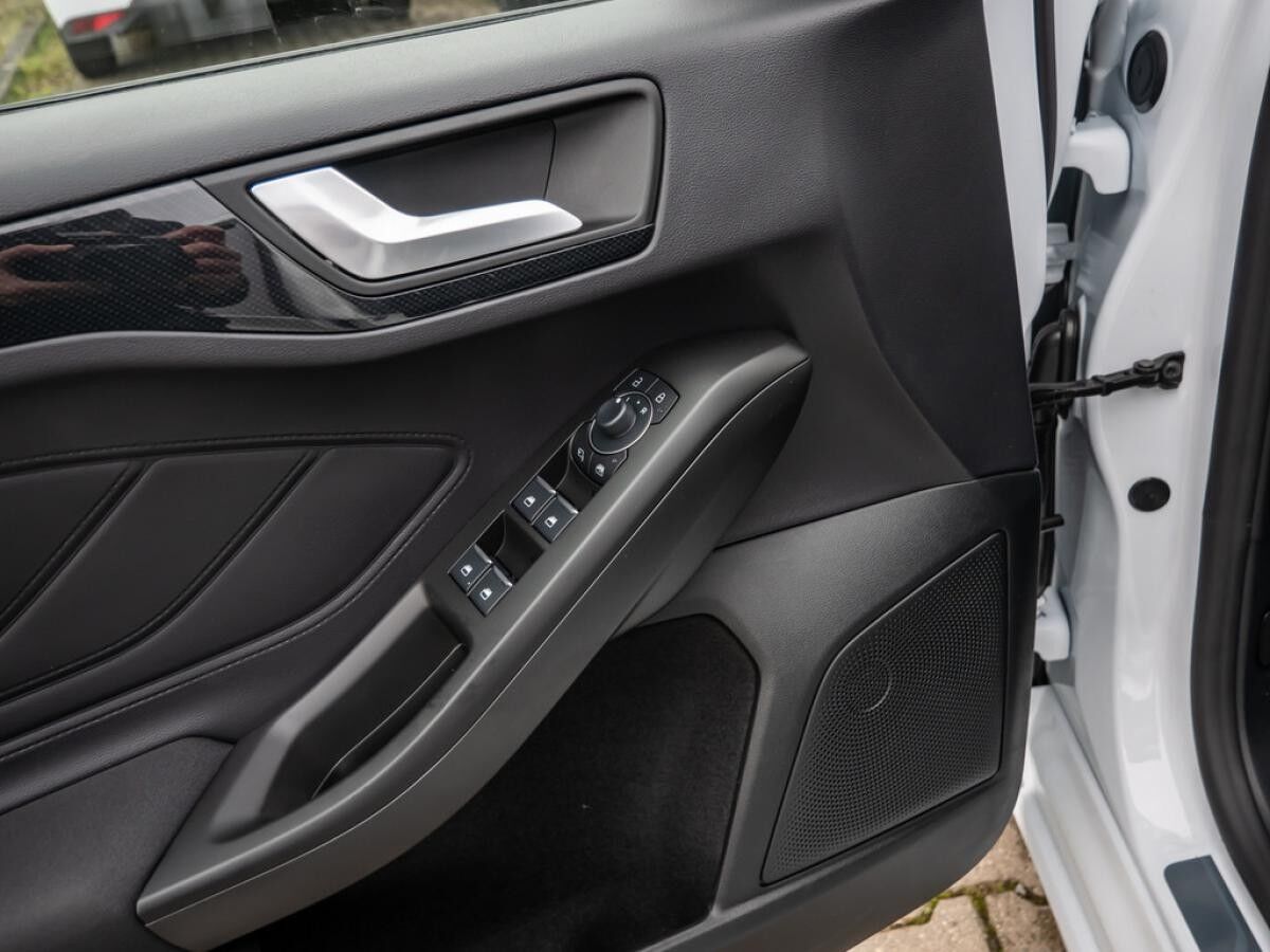 Ford Focus ST-LINE Turnier 1.0T MHEV LED*NAVI*FSH