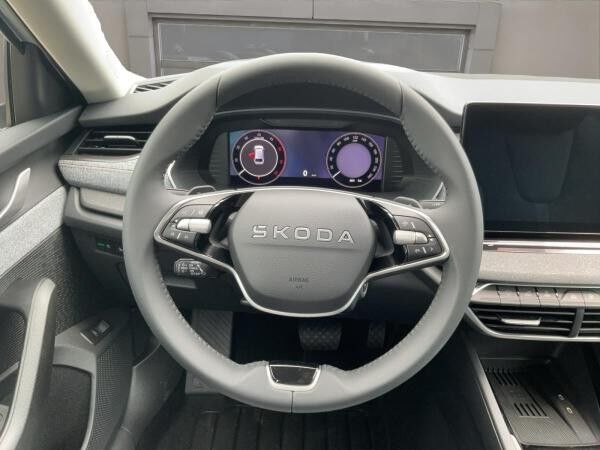 Skoda Octavia SOFORT VERFÜGBAR!Combi Tour Navi AHK ACC HUD PDC eHeck