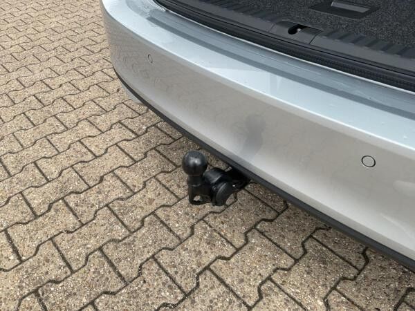 Skoda Octavia SOFORT VERFÜGBAR!Combi Tour Navi AHK ACC HUD PDC eHeck