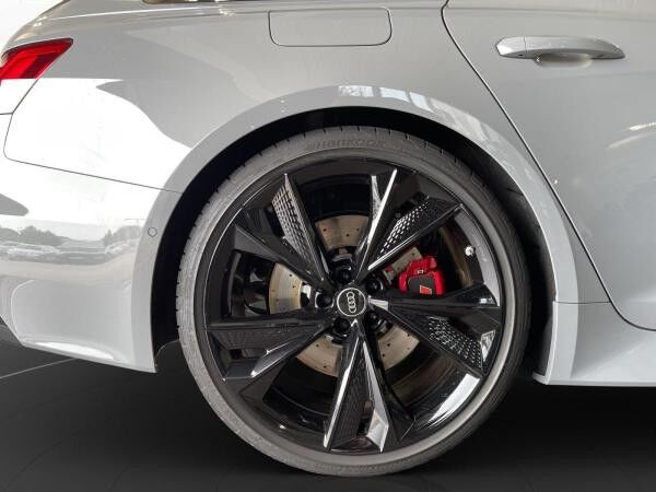 Audi RS6 Avant performance AHK Pano LM 22" RS-Abgas B&O