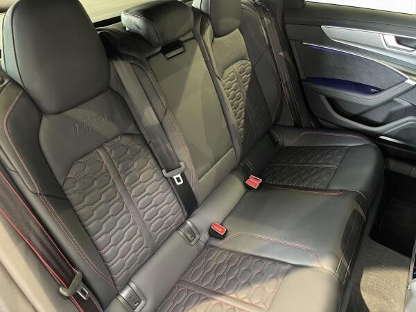Audi RS6 Avant performance AHK Pano LM 22" RS-Abgas B&O