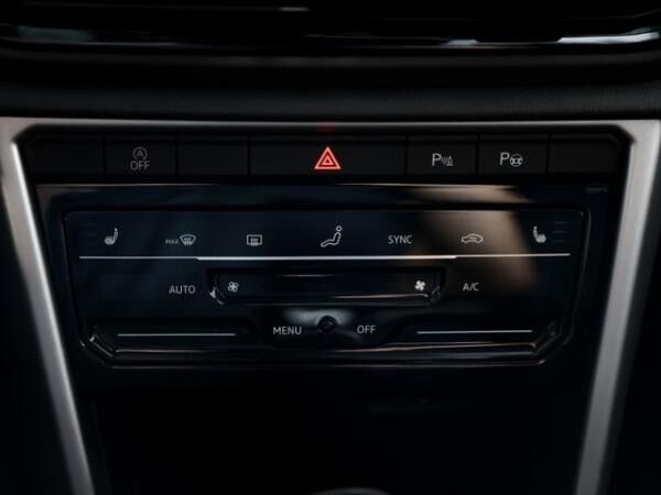 Volkswagen T-Roc 1,0 TSI Life R-Kamera ACC LED NaviMedia Parklenkassist