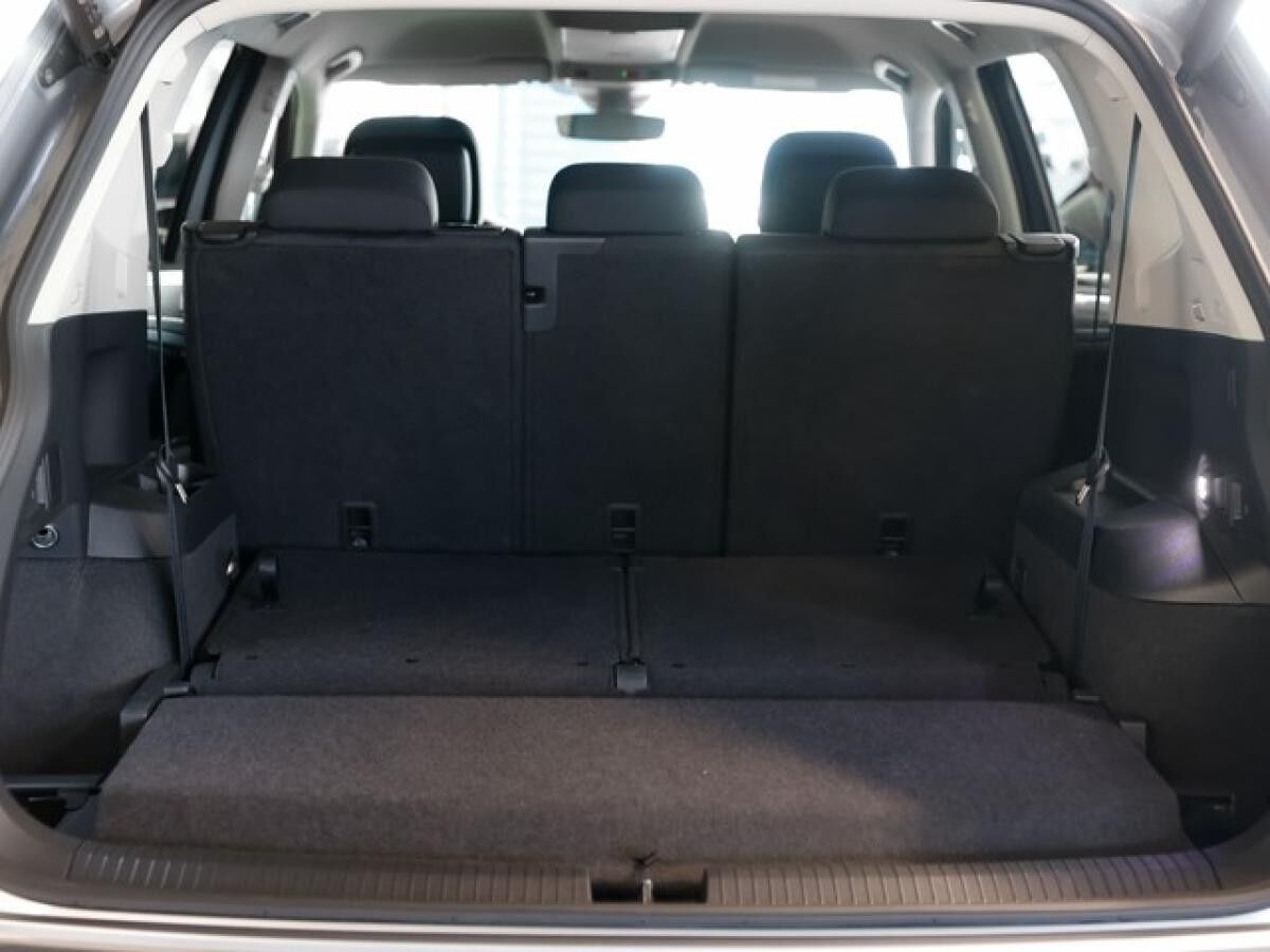 Volkswagen Tiguan Allspace 1,5 TSI DSG Life AHK ACC 7-Sitzer LED NaviMedia 18Zoll