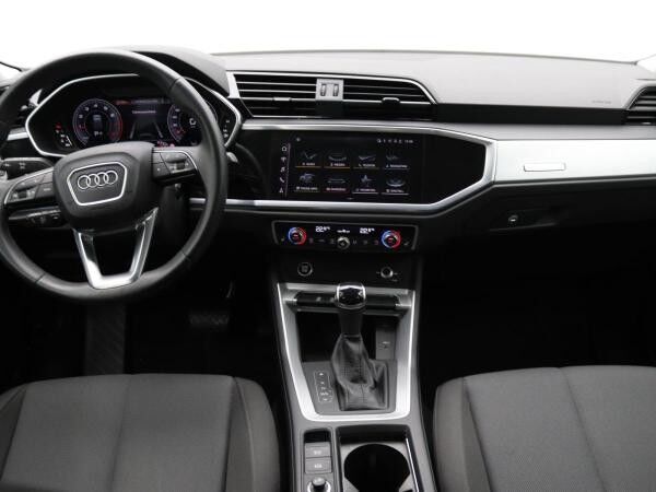 Audi Q3 40 TFSI quattro S-tronic / MMI-Navi plus, RFK