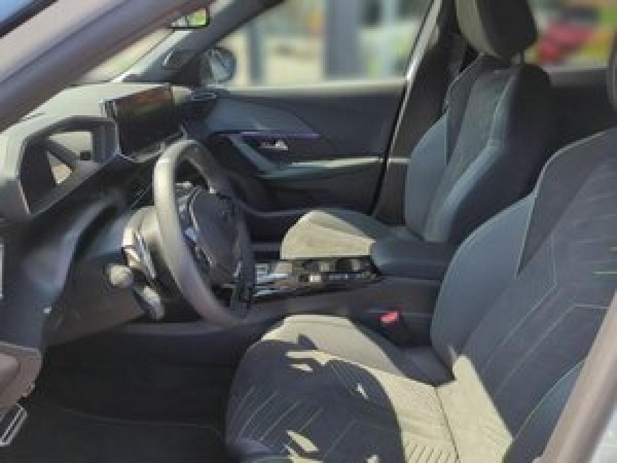 Peugeot 2008 PureTech 130 EAT8 GT **Vorführwagen** sofort verfügbar