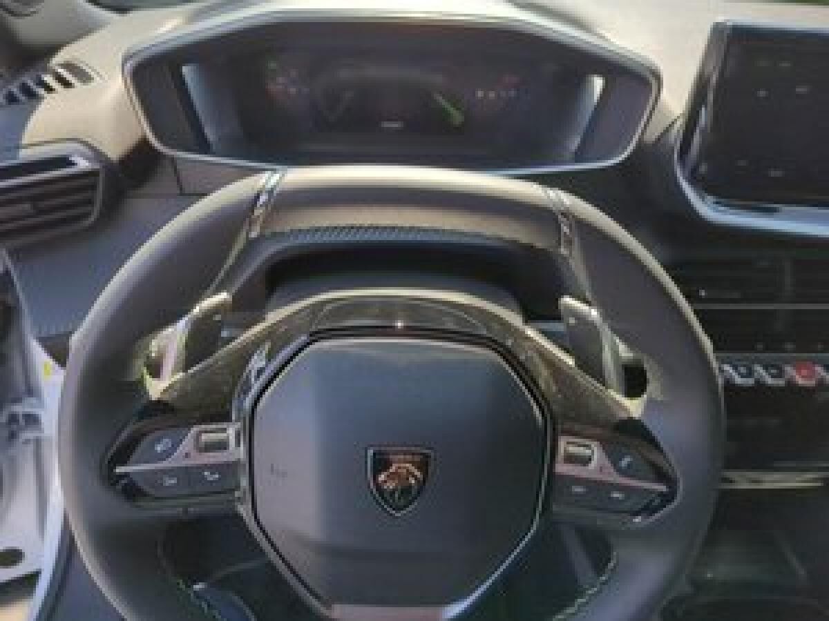 Peugeot 2008 PureTech 130 EAT8 GT **Vorführwagen** sofort verfügbar