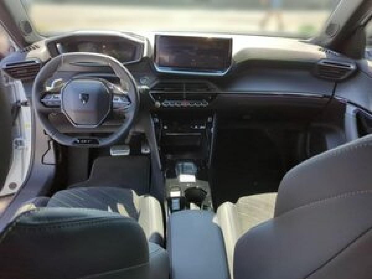 Peugeot 2008 PureTech 130 EAT8 GT **Vorführwagen** sofort verfügbar