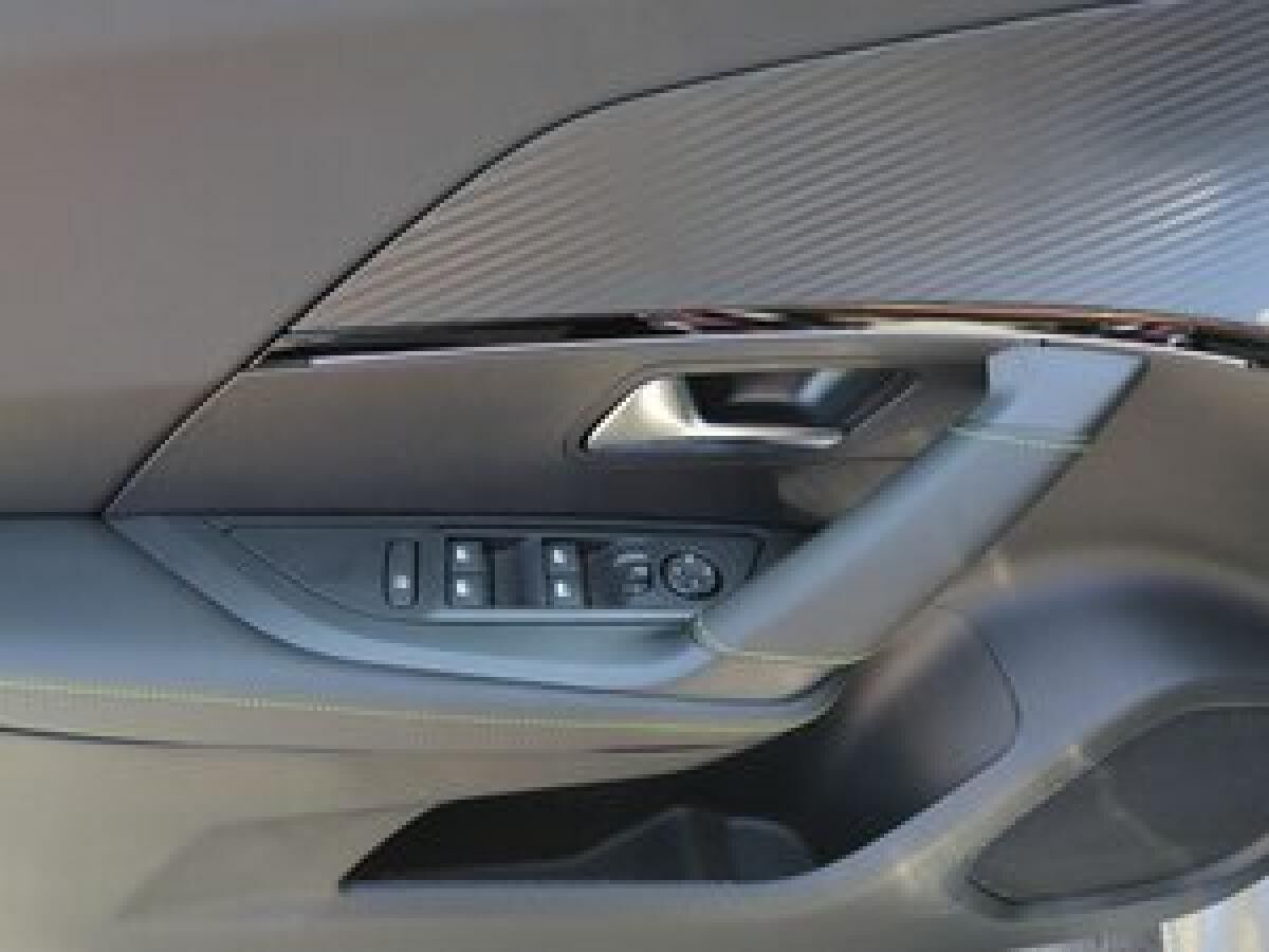 Peugeot 2008 PureTech 130 EAT8 GT **Vorführwagen** sofort verfügbar