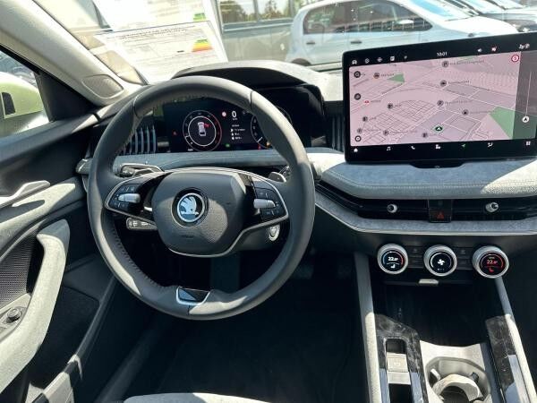 Skoda Superb Combi 2.0 TDI 142 kW 4x4 DSG Selection Allrad HUD AHK Navi digitales Cockpit