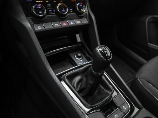 Skoda Karoq Selection 1.5 TSI AHK Navi Winter