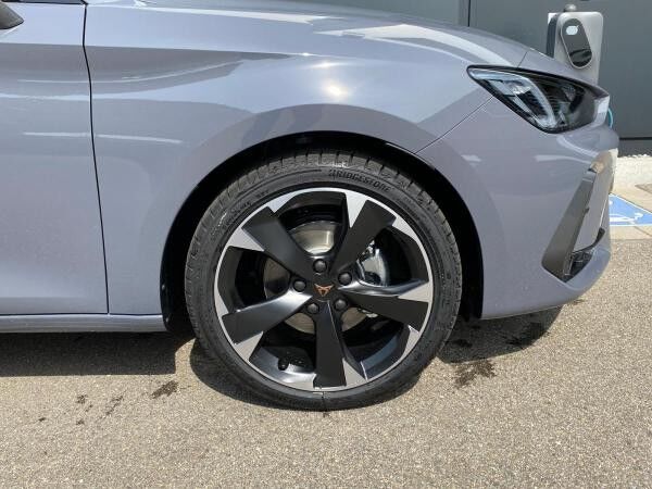 Cupra Leon 1.5 eTSI DSG ACC KAMERA ACC SHZ CAR-PLAY