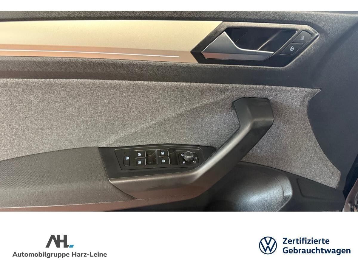 Volkswagen T-Roc 1.0 TSI Move Navi LED SHZ PDC DAB App-Connect