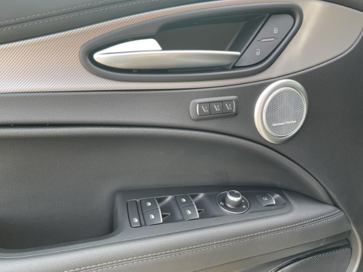 Alfa Romeo Stelvio Veloce Q4 2.2 PDC+KAMERA+CARPLAY+NAVI