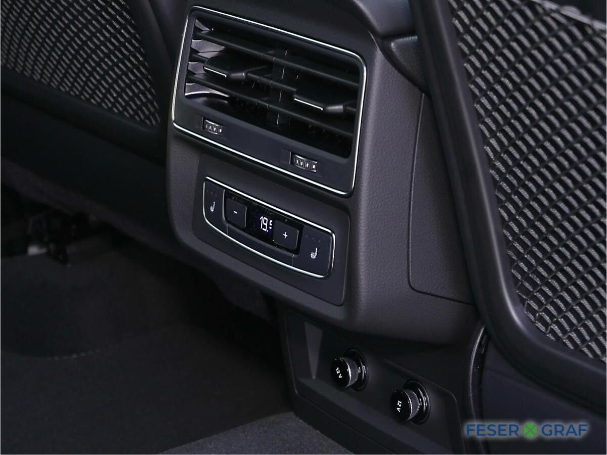 Audi Q8 SUV 55 S-Line TFSI e 4xSHZ ACC 22 Pano