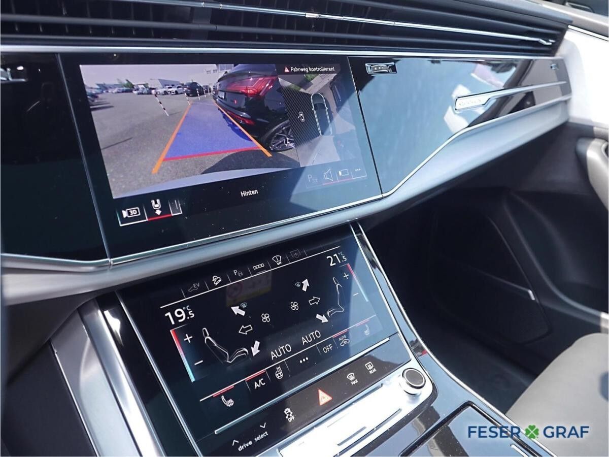 Audi Q8 SUV 55 S-Line TFSI e 4xSHZ ACC 22 Pano