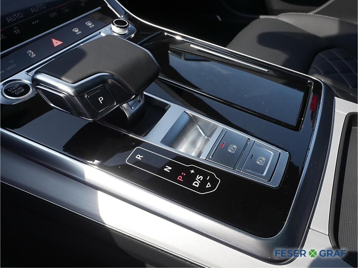 Audi Q8 SUV 55 S-Line TFSI e 4xSHZ ACC 22 Pano