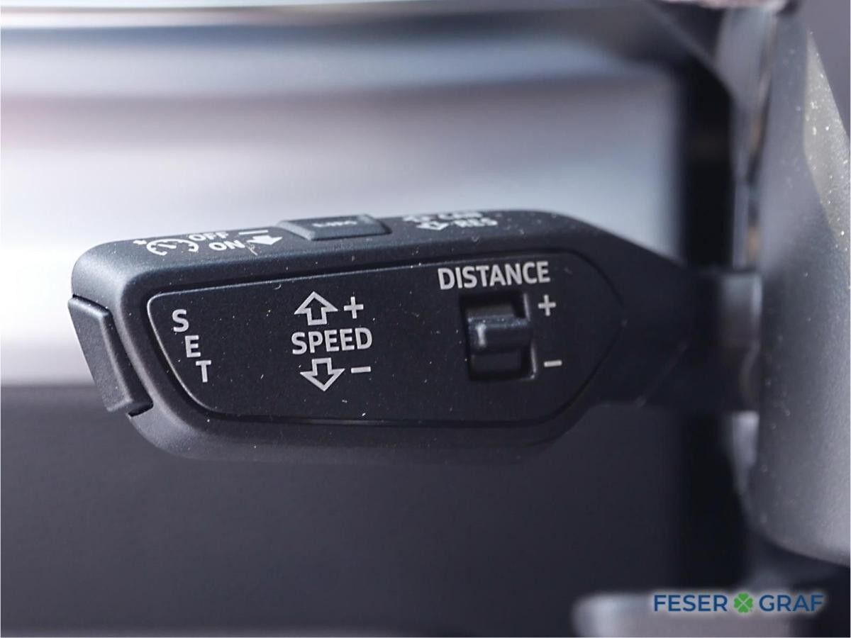 Audi Q8 SUV 55 S-Line TFSI e 4xSHZ ACC 22 Pano