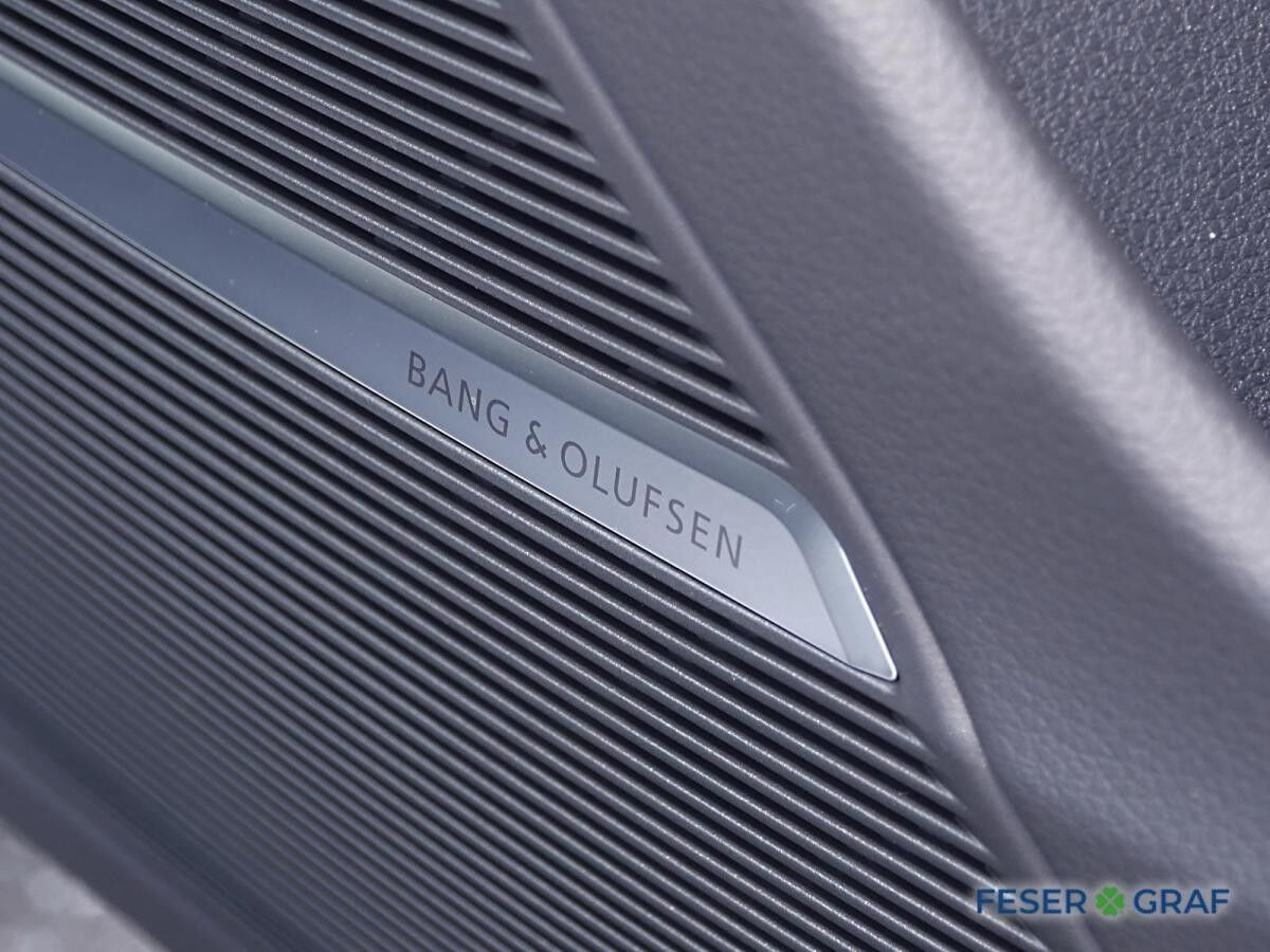 Audi Q8 SUV 55 S-Line TFSI e 4xSHZ ACC 22 Pano