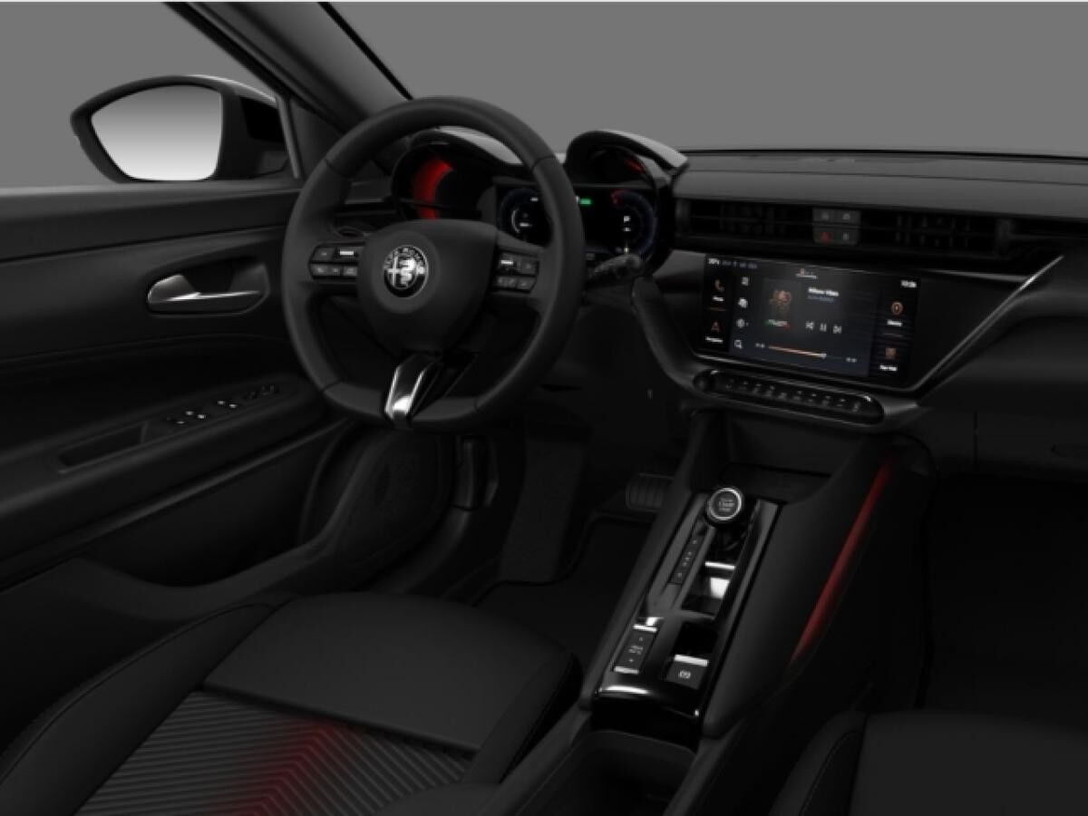 Alfa Romeo Junior Ibrida Q4 1.2 VGT Mild-Hybrid Pano LED Navi